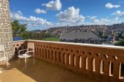 Une maison F5 semi-meublée avec vue à Ambolokandrina