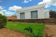 A vendre, une villa basse F5 sur 1020 m2 de terrain sur Antsofinondry- Antananarivo