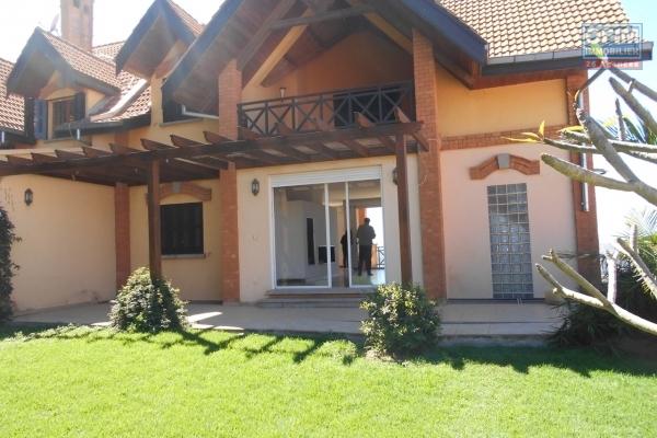 Une villa de type traditionnelle F5 sur la haute ville Ambohipotsy.LOUE