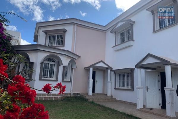 OFIM offre en location une villa F4 à Ambatobe