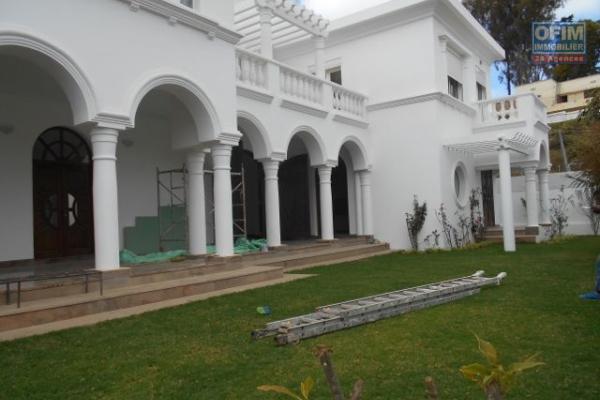 Une grande villa F11 idéal pour un bureau sur Cité Planton Ampahibe