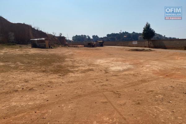 Vente de terrain de 2 200m2 à 10mn en voiture d'Ambatobe à Ambohibe