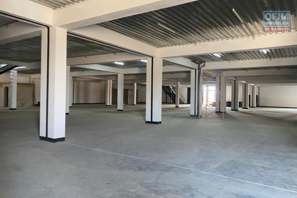 Un local commercial ou entrepôt de 4 200m2 à Anosizato