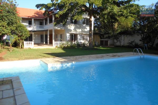 Une villa F5 avec piscine à 5mn à pied du Lycée Français à Ambatobe